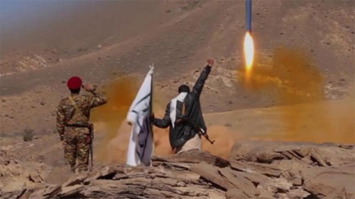 lanzan un misil contra objetivos militares saudíes Un misil yemení destruye centro de operaciones del ejército saudí